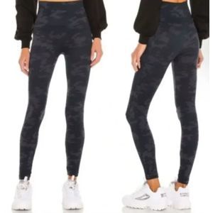 Spanx Womens Seamless Look At Me Now Camo Leggings Size Medium Black Camouflage